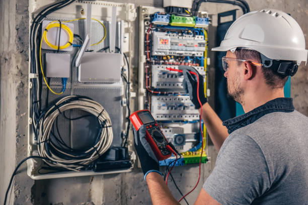 Best Affordable Emergency Electrician  in Ashwaubenon, WI
