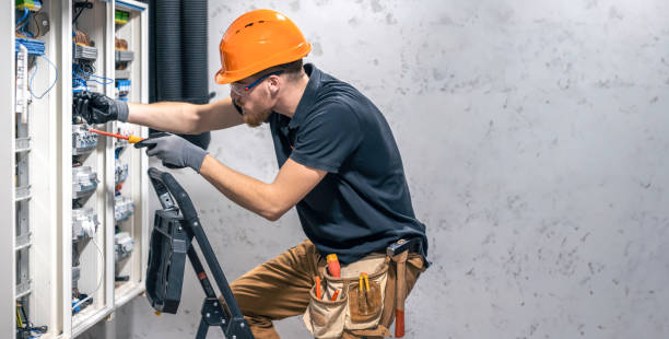 Best 24-Hour Electrician  in Ashwaubenon, WI